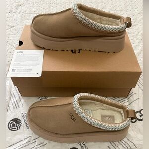 UGG’s Women’s Tazz Platform Slippers in Sand